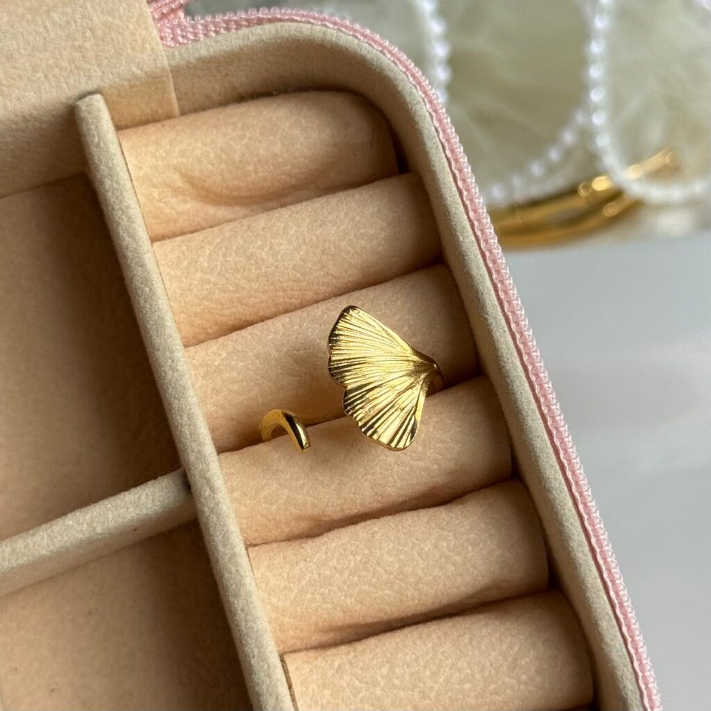 anti tarnished jewelries golden ginkgo ring